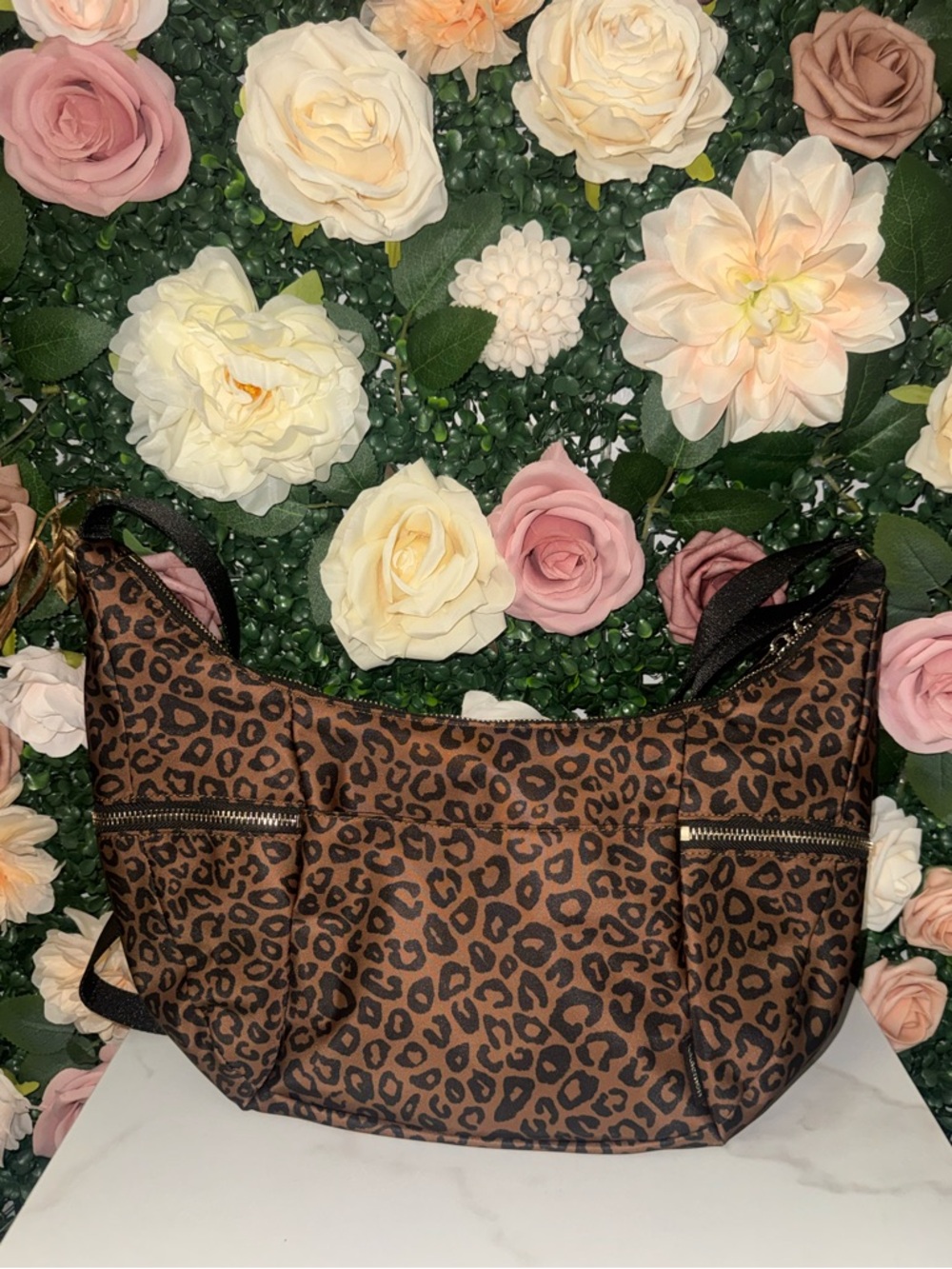 Lululemon Slouchy Sling Bag Leopard Print Gold Hardware NWT - Picture 4 of 10